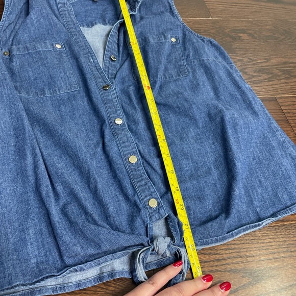 Women's Medium Anne Klein Blue Denim Vest with Tie Front 💙👕 - Picture 7 of 8